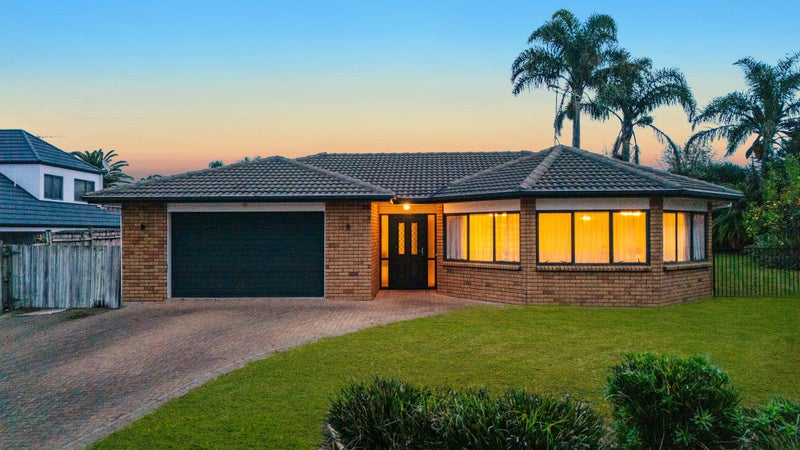 70 Lothian Brae, Wattle Downs, Auckland - Carousel 1