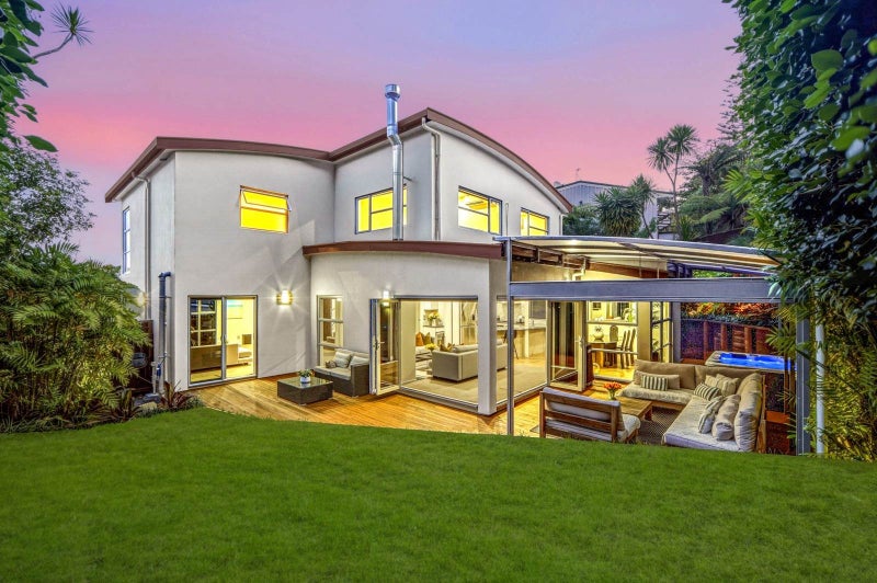 15A Korotaha Terrace, Rothesay Bay, Auckland - Carousel 1