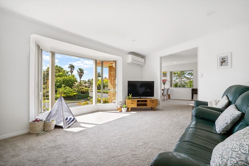 109 Rushgreen Avenue, Pahurehure, Papakura - Carousel 2