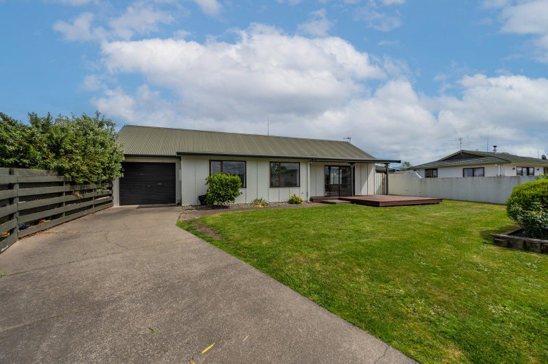 51 Spriggs Crescent, Greenmeadows, Napier - Carousel 1