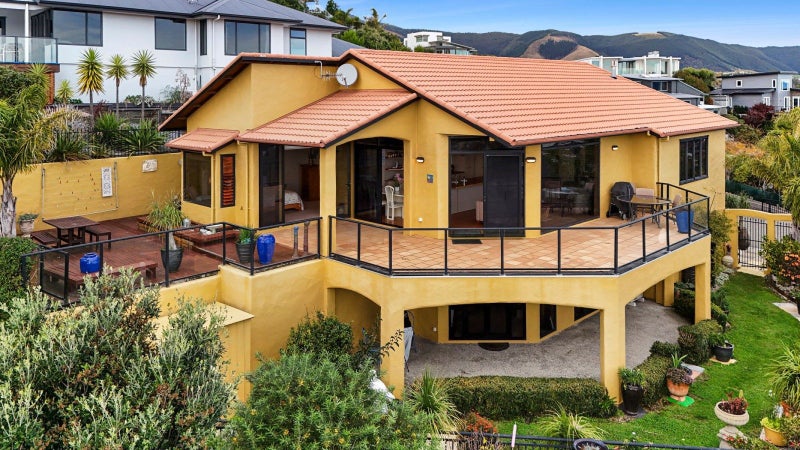 9 Zeehaen Place, Britannia Heights, Nelson - Carousel 2