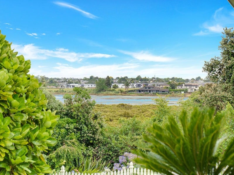 Property Valuation for 7 Chica Place, Conifer Grove, Takanini Trade