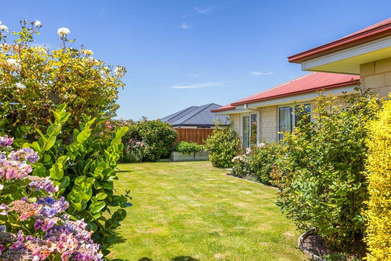 22 Claremont Crescent, Amberley, Amberley - Carousel 2