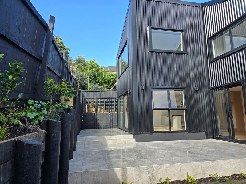 4 Queensway, Three Kings, Auckland - Carousel 2