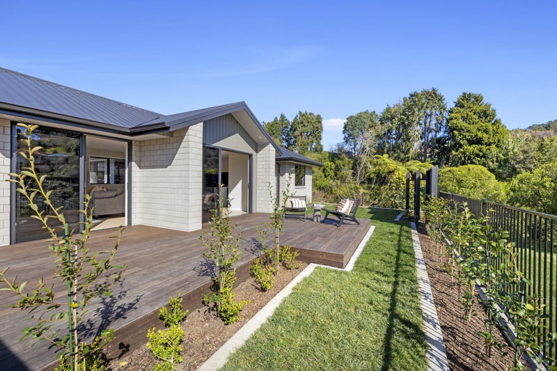 21B Sycamore Grove, Lower Vogeltown, New Plymouth - Carousel 1