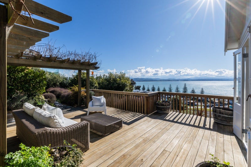 14 Bay View Road, Bluff Hill, Napier - Carousel 1