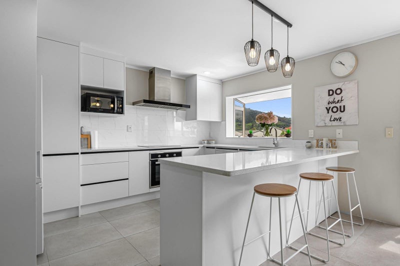 19 Barraud Place, Pukehangi, Rotorua - Carousel 1
