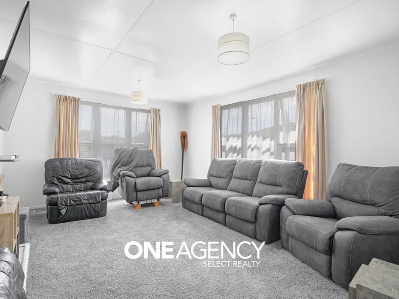 101 Waihora Crescent, Waitangirua, Porirua - Carousel 2