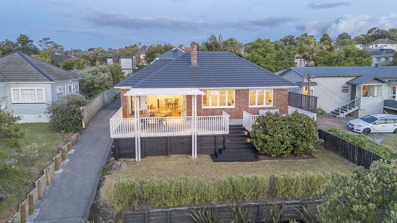 12 Seaside Avenue, Waterview, Auckland - Carousel 1