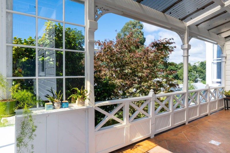 6 Cameron Road, Bluff Hill, Napier - Carousel 1