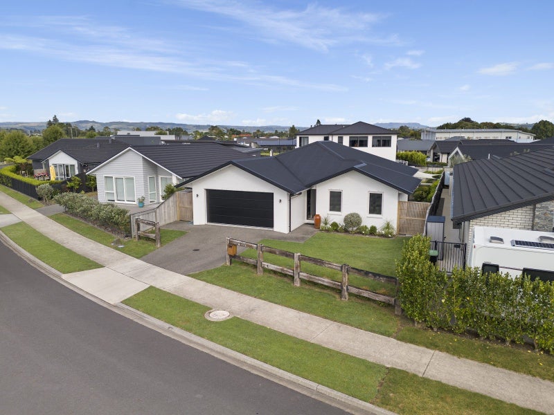 5 Hanlow Place, Pyes Pa, Tauranga - Carousel 1