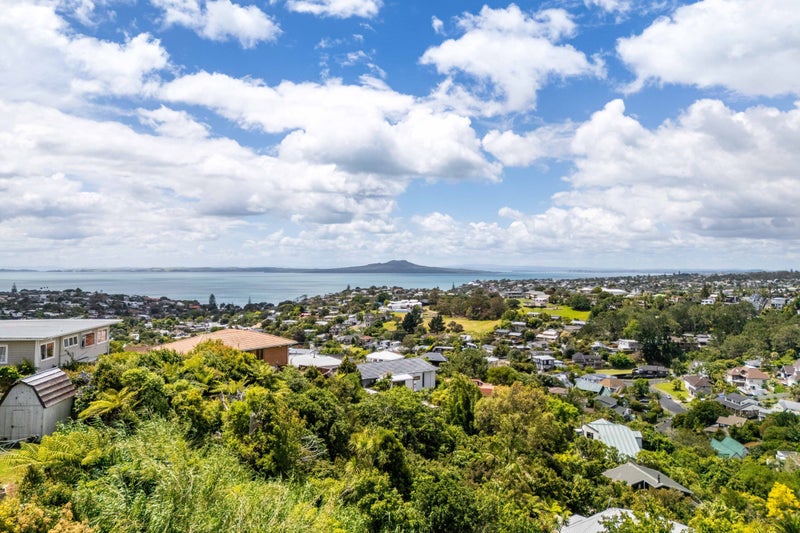92 Knights Road, Rothesay Bay, Auckland - Carousel 1