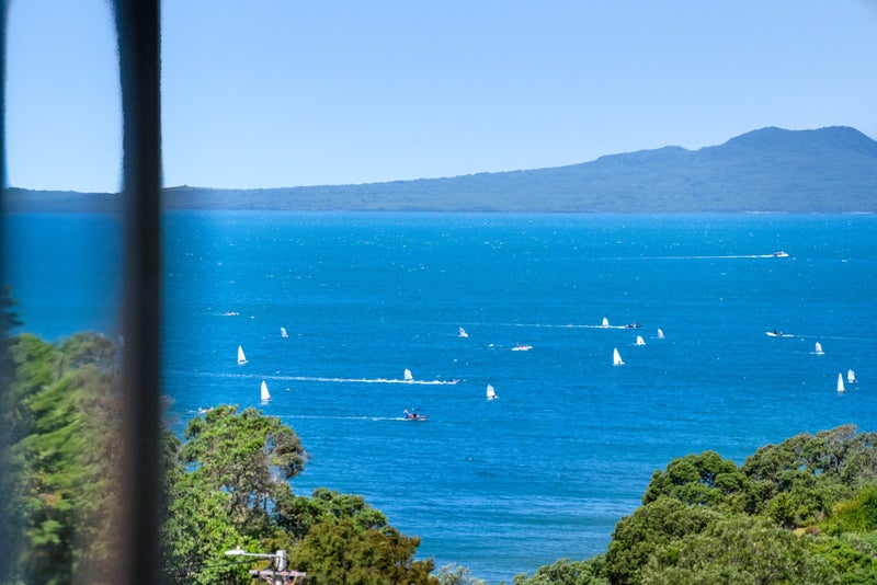 41 Montgomery Avenue, Rothesay Bay, Auckland - Carousel 2