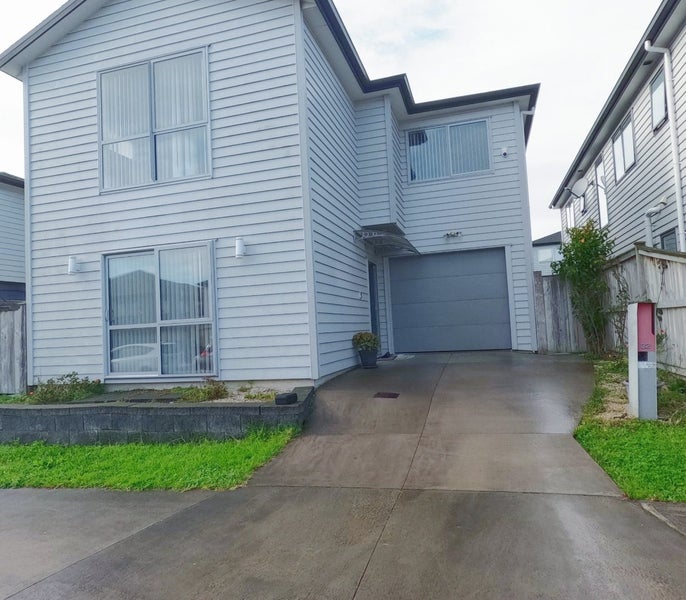 32 Calcite Avenue, Flat Bush, Auckland - Carousel 1