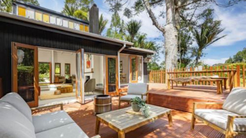 15 Valley View Road, Titirangi, Auckland - Carousel 1