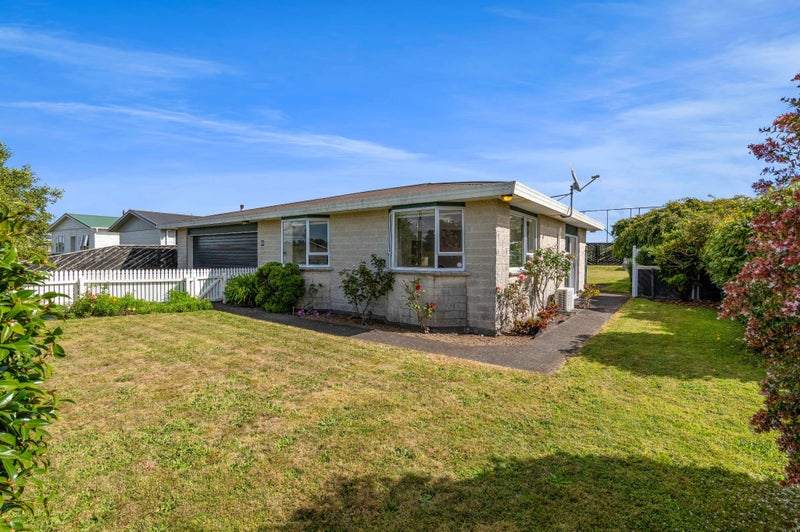 23 Swansea Road, Stratford - Carousel 1