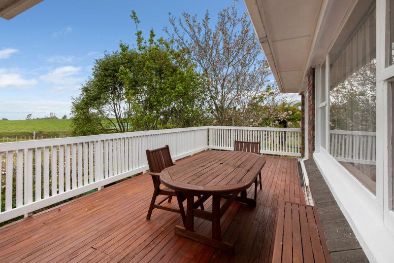 1216 Scenic Drive North, Swanson, Auckland - Carousel 2