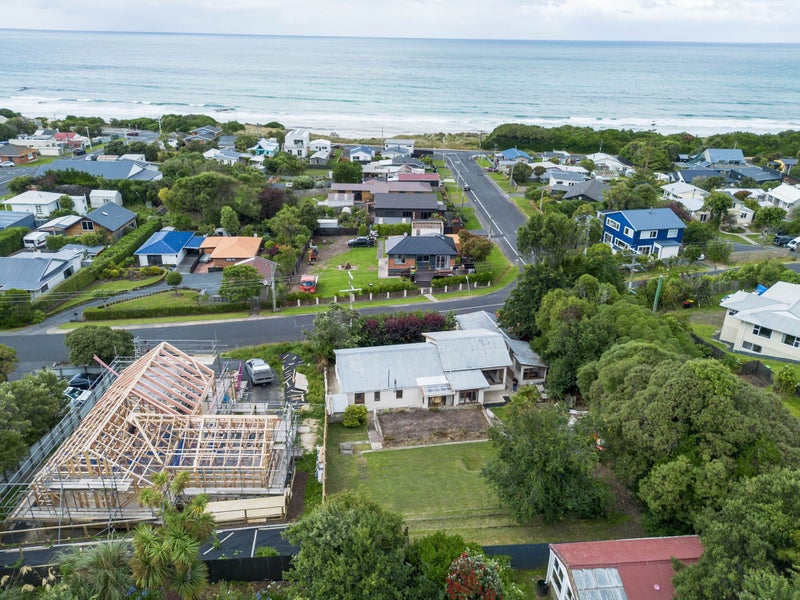 13 Queen Street, Brighton, Dunedin - Carousel 32