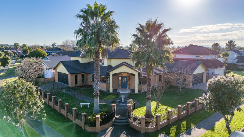 2 Nielsen Gardens, Rototuna, Hamilton - Carousel 1