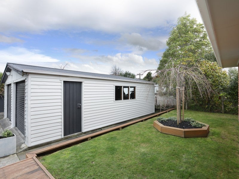 1 Haggitt Street, Feilding, Feilding - Carousel 17