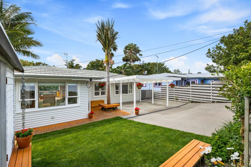 1/71 Saddleback Rise, Murrays Bay, Auckland - Carousel 2