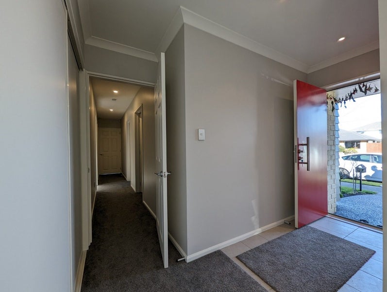 6 Somerville Crescent, Aidanfield, Christchurch - Carousel 2