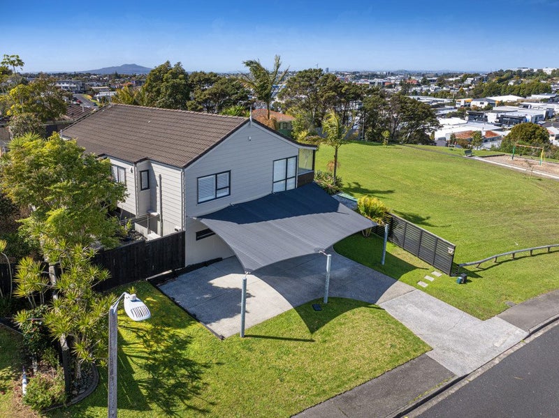 15 Leiden Place, Totara Vale, Auckland - Carousel 29