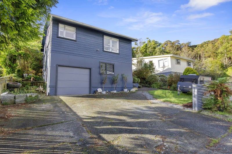 27 Edelweiss Grove, Timberlea, Upper Hutt - Carousel 25