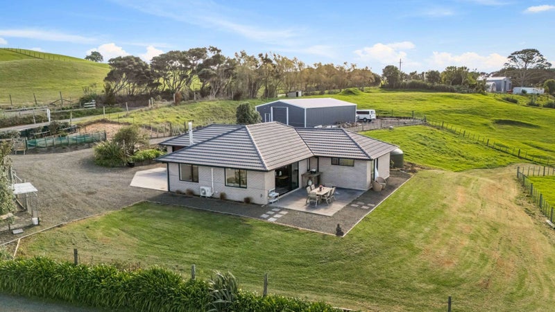 2712 South Head Road, Helensville, Rodney, Auckland - Carousel 1