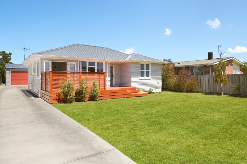 8 Aspiring Crescent, Chartwell, Hamilton - Carousel 1