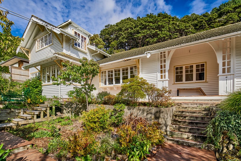 16 Moana Road, Days Bay, Lower Hutt - Carousel 1