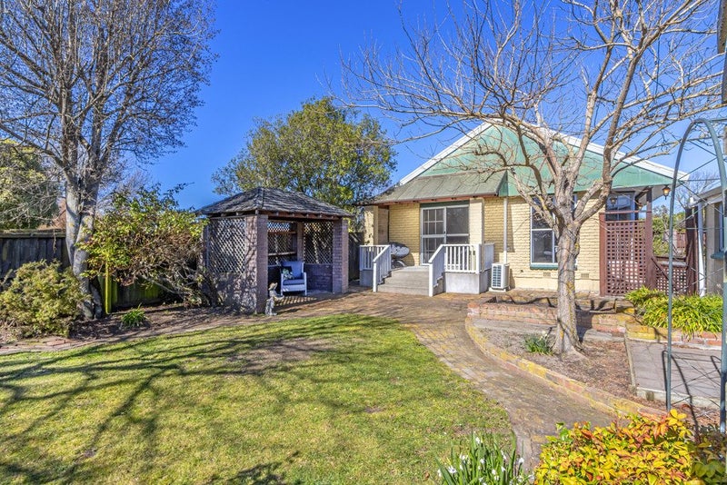 28 Gladstone Road, Woodend, Woodend - Carousel 1