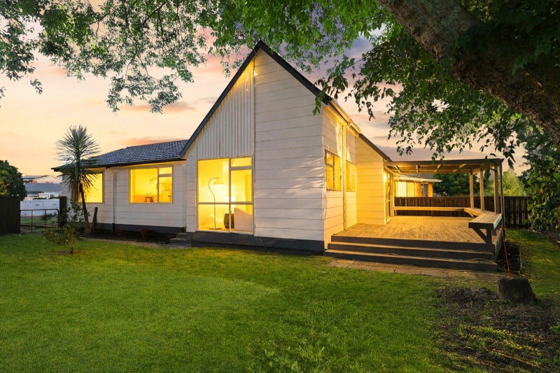 19 Morrow Avenue, St Andrews, Hamilton - Carousel 1