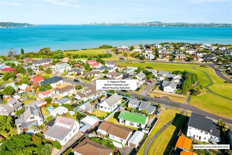 11 Halyard Place, Te Atatu Peninsula, Auckland - Carousel 1