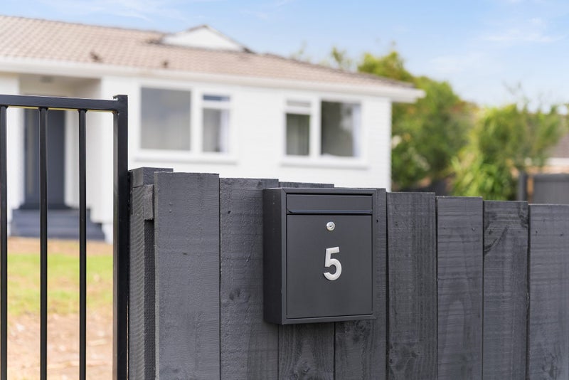 5 Kirkella Crescent, Mangere East, Auckland - Carousel 1