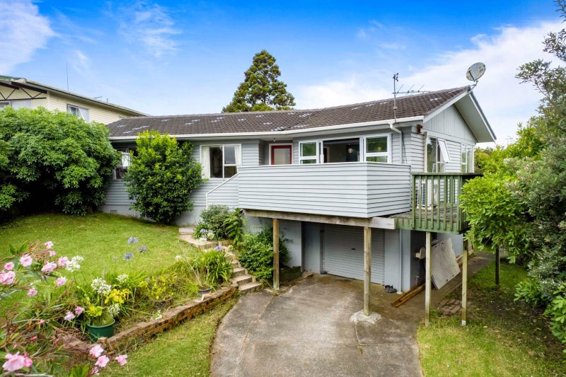 20 Redwood Drive, Massey, Auckland - Carousel 1
