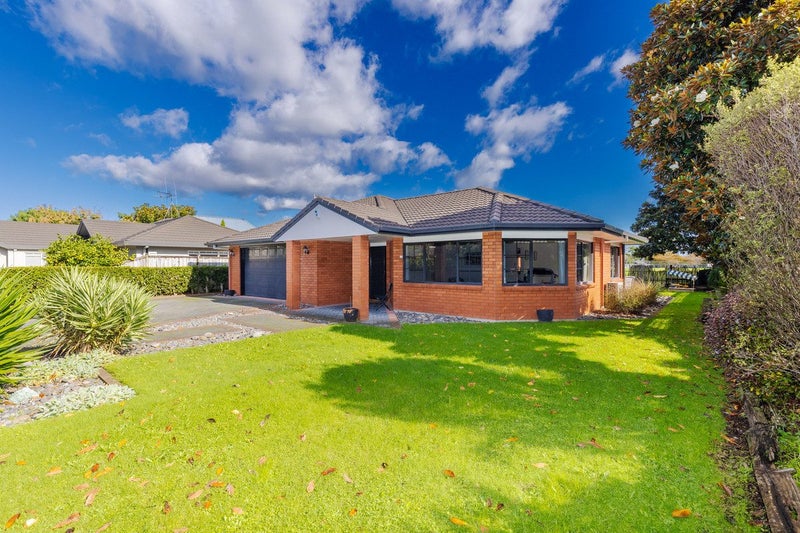 11 Greenough Place, Rototuna, Hamilton - Carousel 1