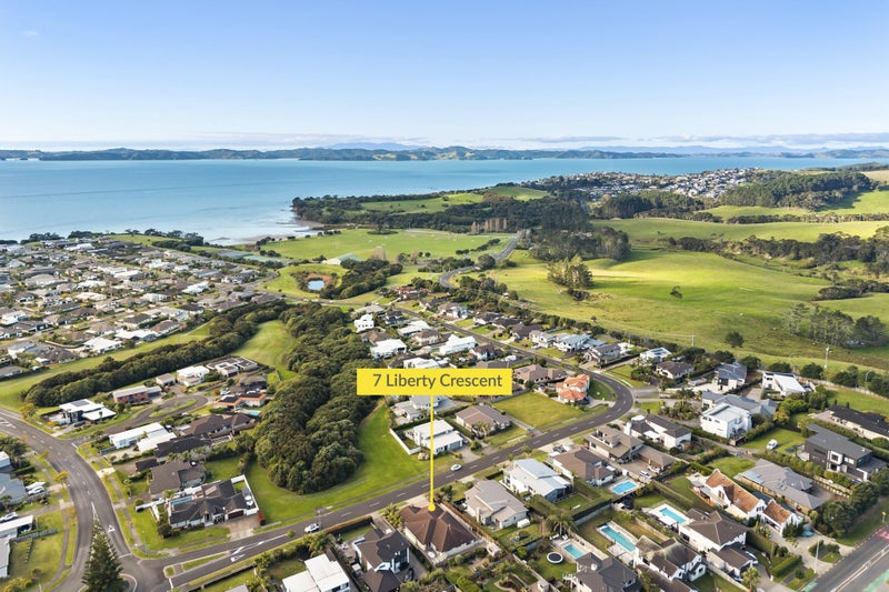 7 Liberty Crescent, Beachlands, Auckland - Carousel 2