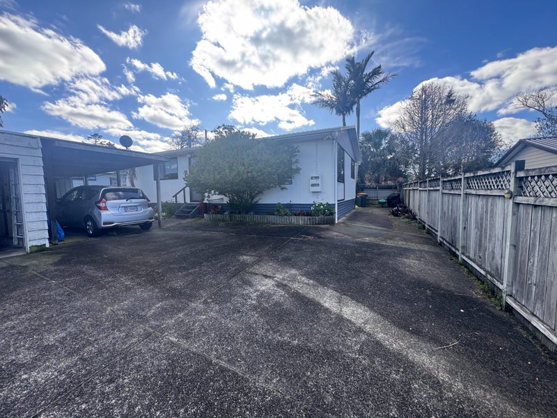 2/141 Carnoustie Drive, Wattle Downs, Auckland - Carousel 1