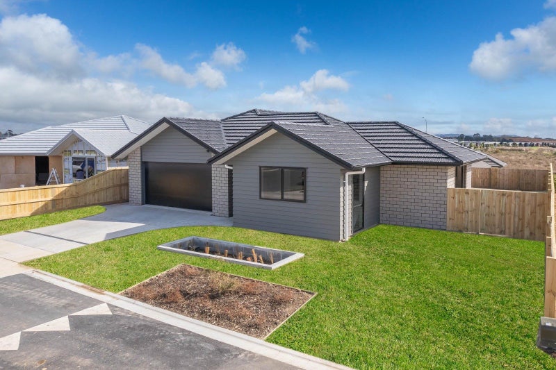 15 Pukaki Place, Baverstock, Hamilton - Carousel 1