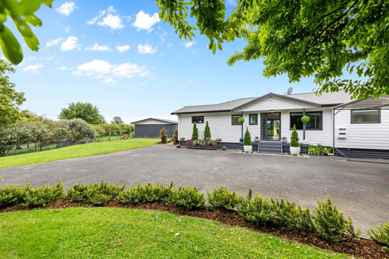 15 State Highway 5, Tirau - Carousel 2