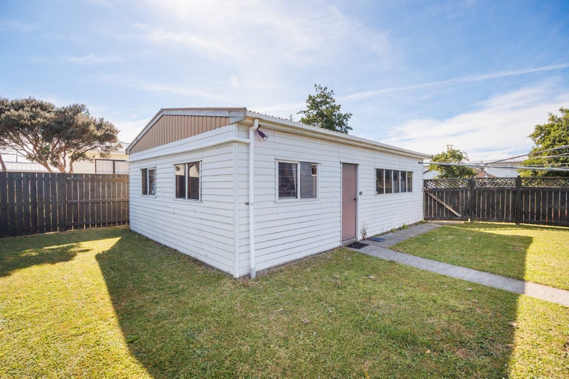 61 Hillcrest Drive, Kelvin Grove, Palmerston North - Carousel 13