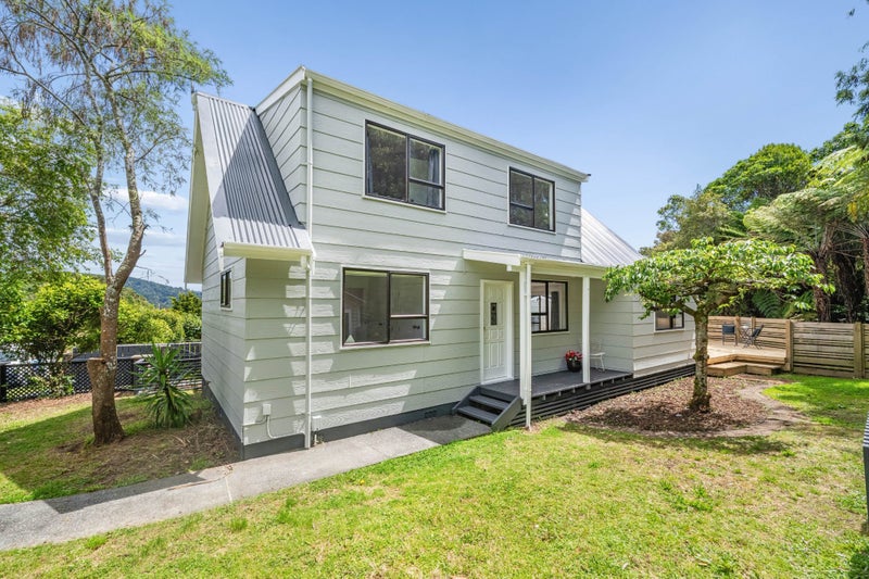 13 King Charles Drive, Kingsley Heights, Upper Hutt - Carousel 1