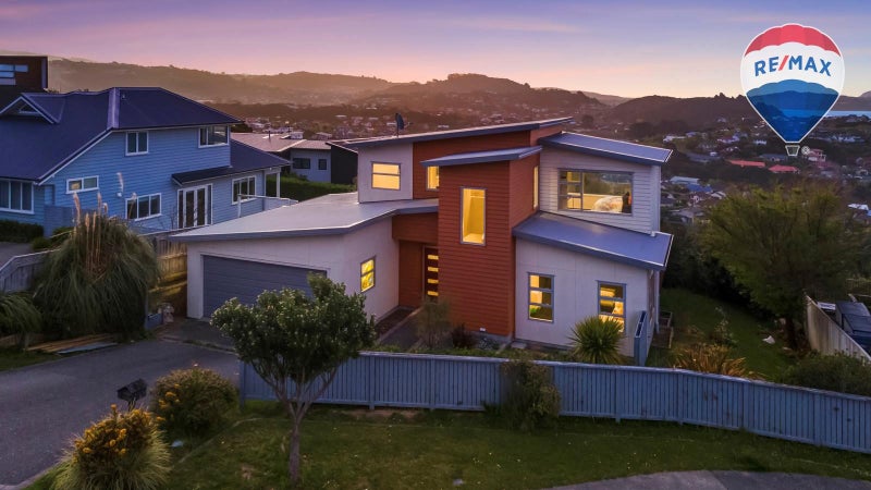 137 Endeavour Drive, Whitby, Porirua - Carousel 1