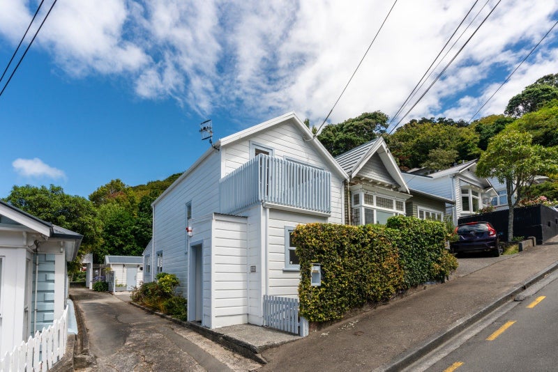 29 Newman Terrace, Thorndon, Wellington - Carousel 1