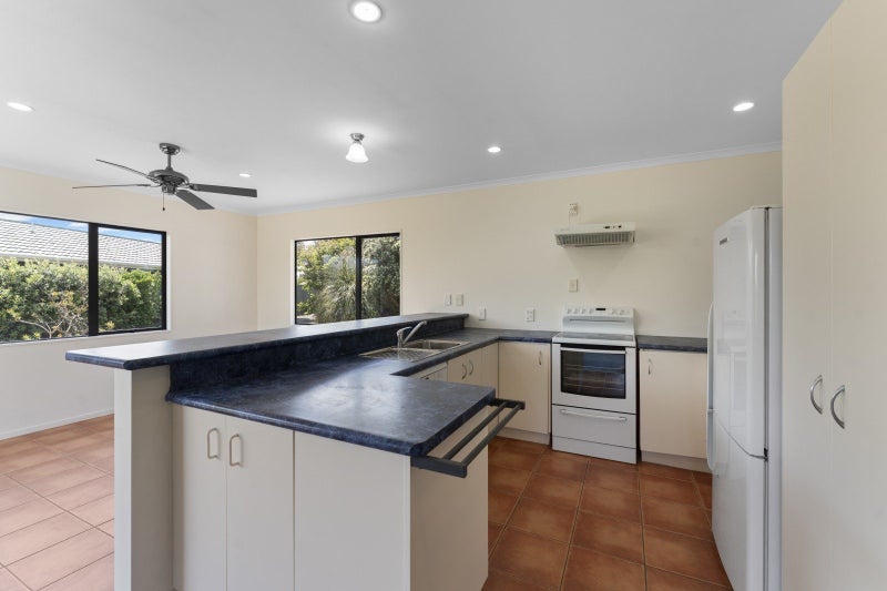 9 Caughley Place, Otaki Beach, Otaki - Carousel 2