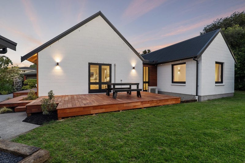 10 Esher Place, Saint Martins, Christchurch - Carousel 2