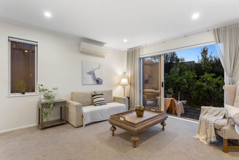 1 Mahinga Lane, Massey, Auckland - Carousel 10