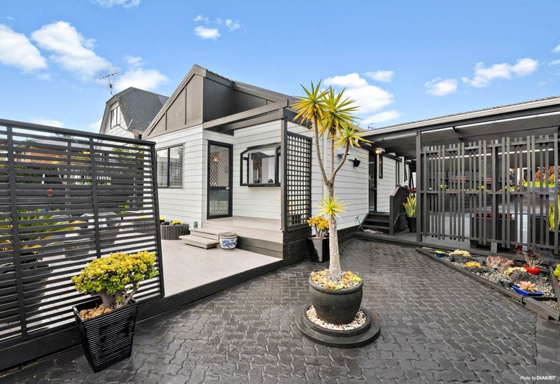 2/17 Pax Avenue, Forrest Hill, Auckland - Carousel 1