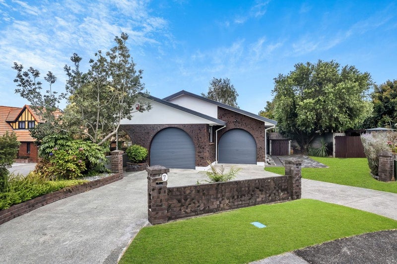 7 Catania Place, Conifer Grove, Takanini - Carousel 2